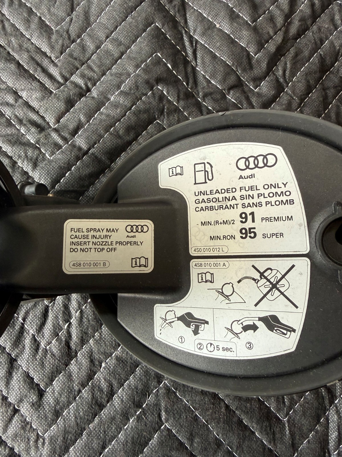 2017-2023 AUDI R8 FUEL TANK FILLER DOOR HOUSING ASSEMBLY W/ GAS CAP 4S8906127