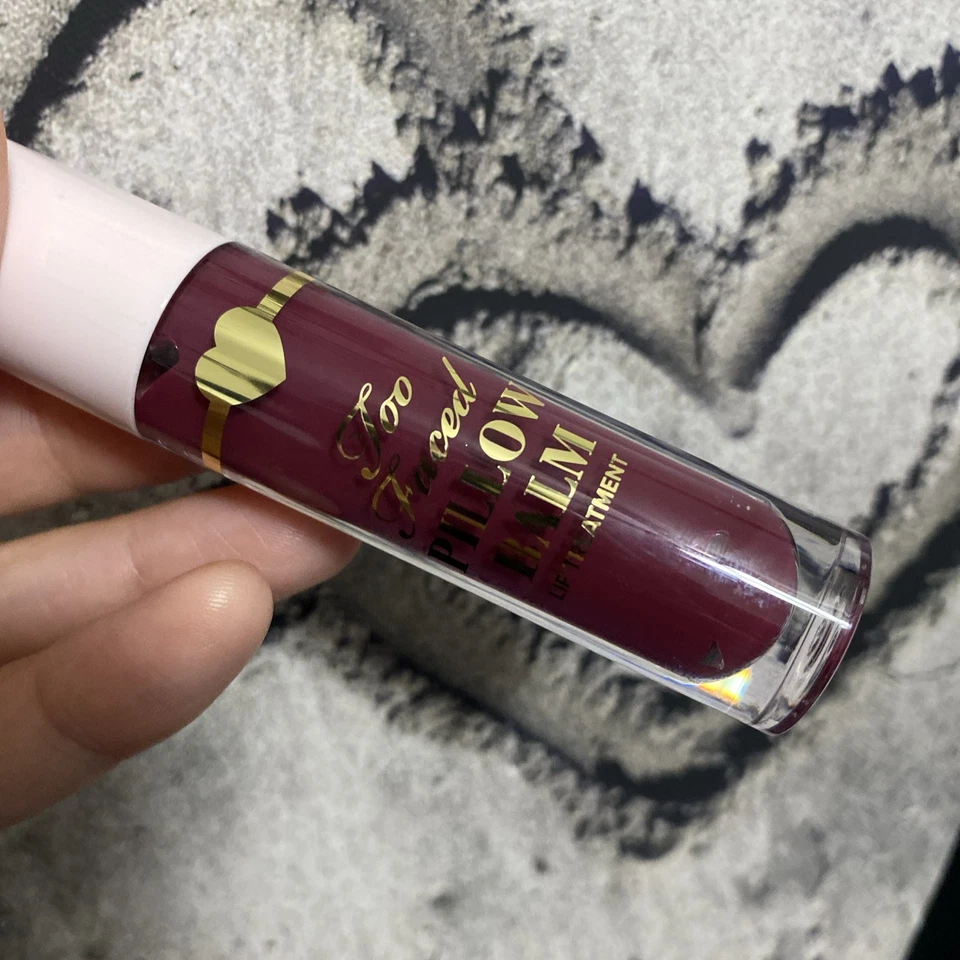 Bálsamo almohada hidratante tratamiento labial Too Faced bálsamo labial # Berry Jam Kiss Foto 2 de 4