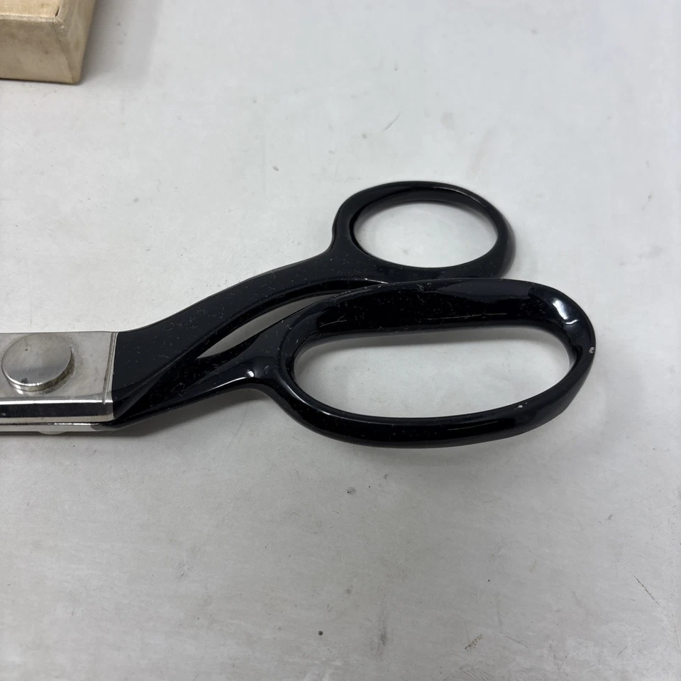 Vintage WISS Model CB9 Large / Heavy Duty 9" Pinking Shears Orginal Box USA - Image 4 of 4