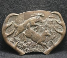 XB21123 VINTAGE 1977   DEER BUCK  DOE   WILDLIFE NATURE ARTWORK BELT BUCKLE