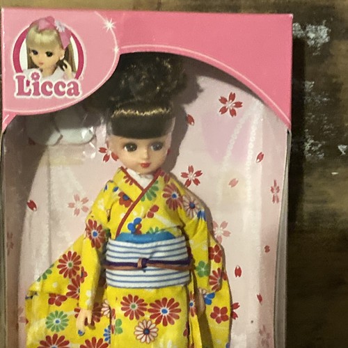 1987 Takara Kimono Licca-Chan Vintage Doll Yellow Floral Kimono Japan - Picture 2 of 8