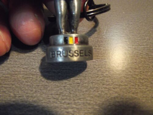 Collectible Key Chain Metal 1.75"in BRUSSELS STATUE - Picture 4 of 6