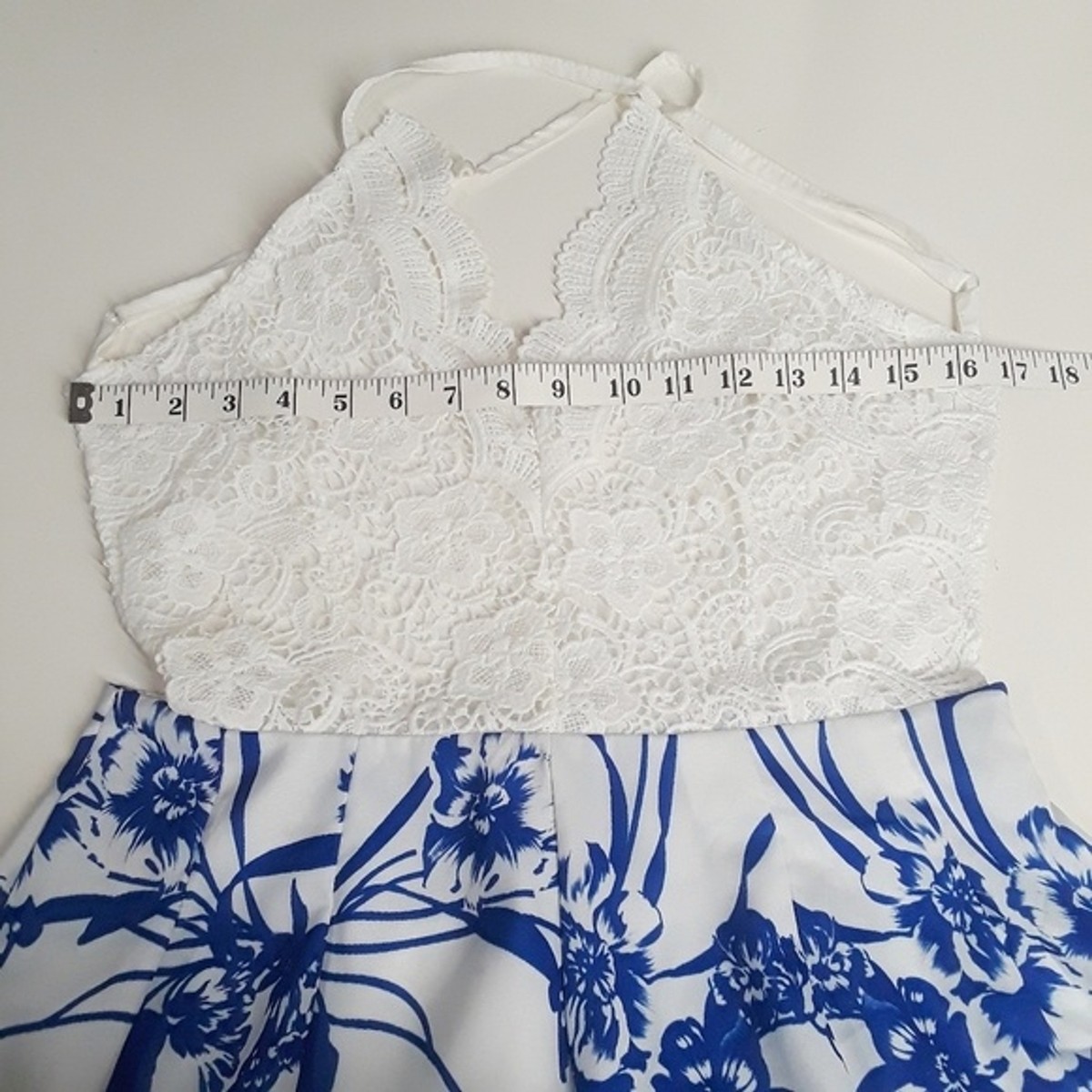Combinaison Romper Florale Avec Dentelle Blanche Et Top Croisé - Taille S NEUF