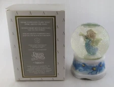 Enesco Precious Moments Joy To The World Angel Musical Glitter Snow Globe 1996