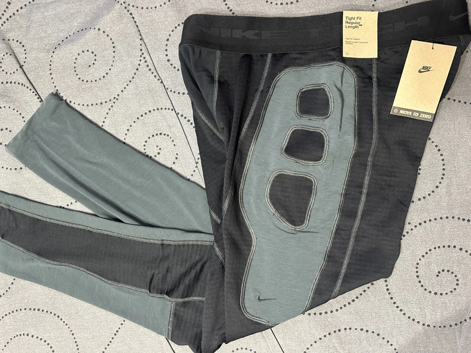 NIKE TECH SEMI SPHERE THERMA BLACK & DARK GRAY BASE LAYER SIZE L MEN NWT $95.00
