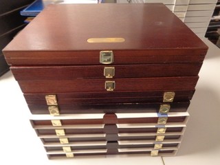 10 Stück Edelholz Münzboxen / Kassetten für 120 große Münzen in Kapseln