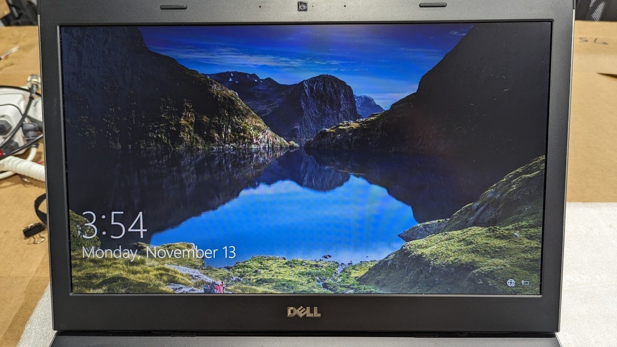 Dell System Vostro 3750 Laptop Core i3-2330M @ 2.20GHz 8GB