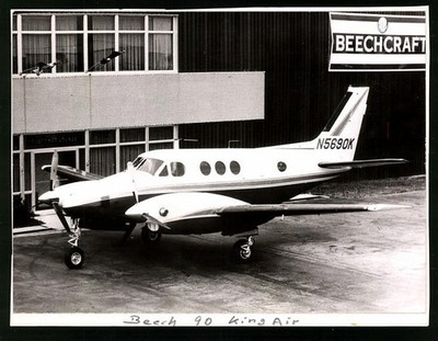 Fotografie Flugzeug Beechcraft Beech 90 King Air, Kennung N5690K 