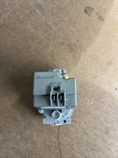 Honeywell 100365-02 / vr8205s2254 furnace gas valve  Works Tested