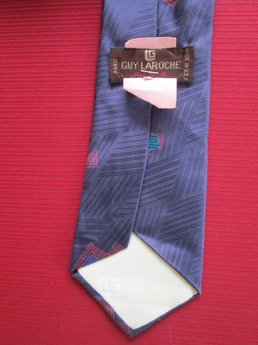 GUY LAROCHE PARIS 100% SILK NECK TIE Classic Purple Graphic Wide ( 3 3/4 in.) - Picture 3 of 3