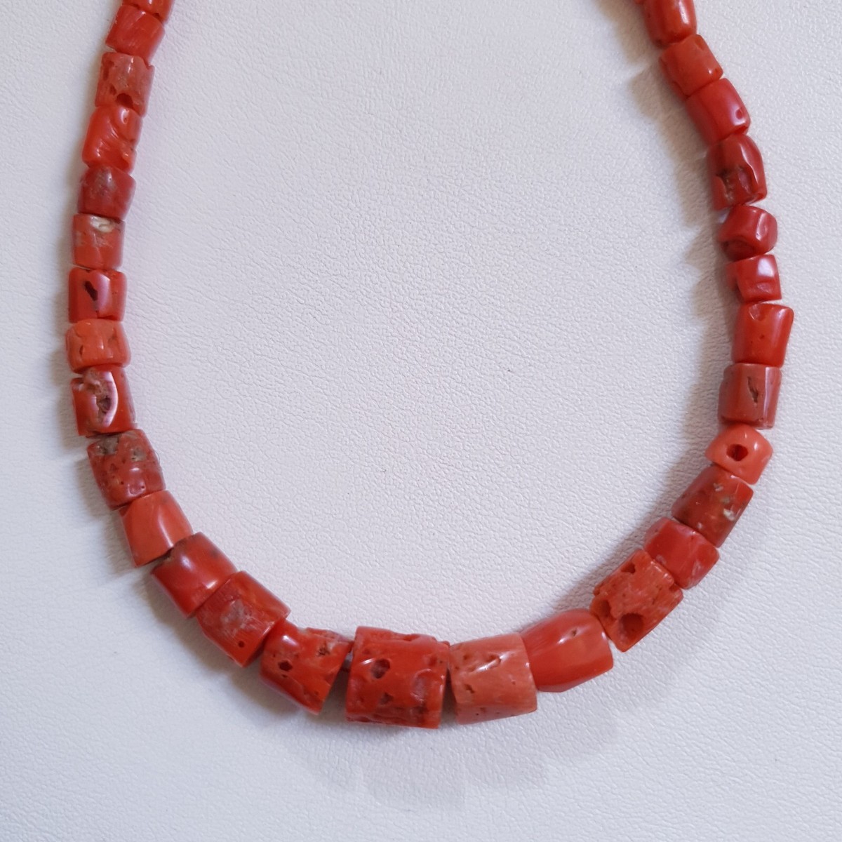 Bracelet Perles Corail Naturel Italie Fait Main - Longueur 7 Pouces, Ajustable, Vintage