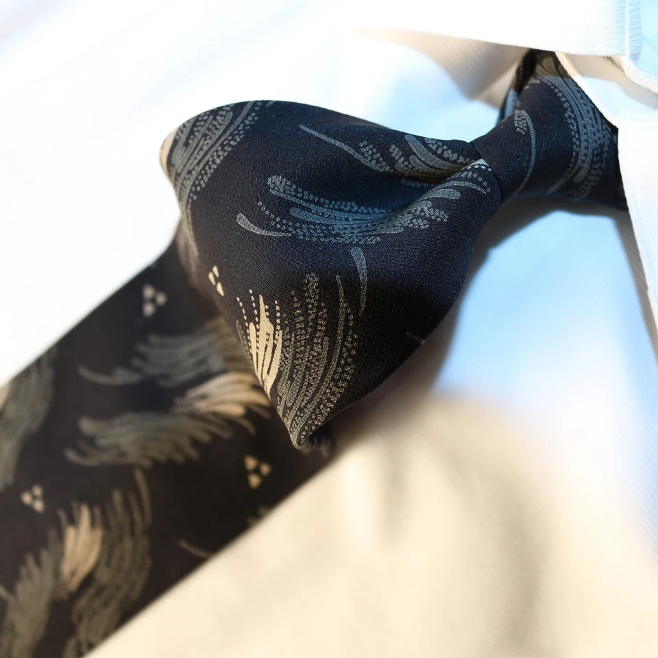 Corbata GIORGIO ARMANI Italia Negra Verde Marfil Floral Seda 57"L x 3.5"W Foto 4 de 4