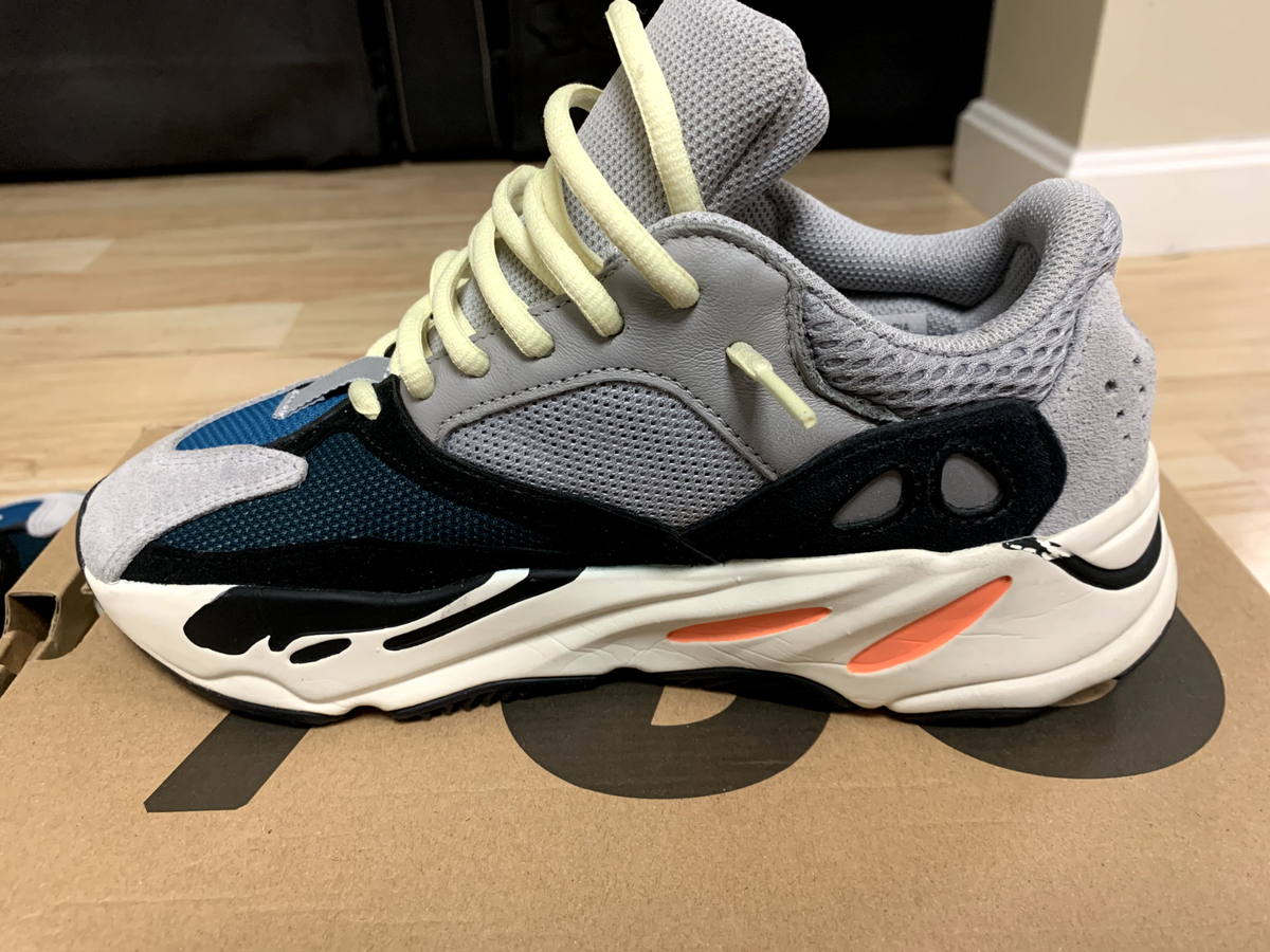 靴 adidas YEEZY Boost 700 \