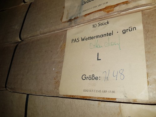 10 x Volkspolizei Wettermantel grün Gr. k48 Regenmantel im Originalkarton - Bild 4 von 4