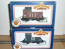 Bachmann 33-726 & 33-727 , 12 ton Shock-Absorbing Vans, BR brown/grey livery