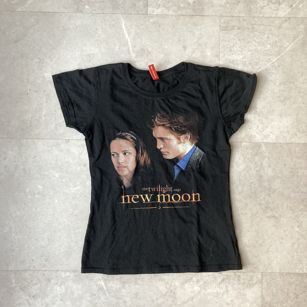 vintage y2k twilight new moon pattinson romantic fantasy vampire movie tee