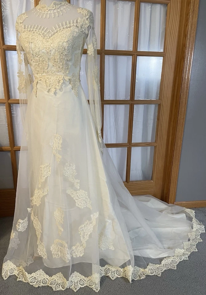 70s Embroidered Floral Lace Wedding Gown S Ivory Faux Pearl Illusion Neck Train - Image 4 of 4