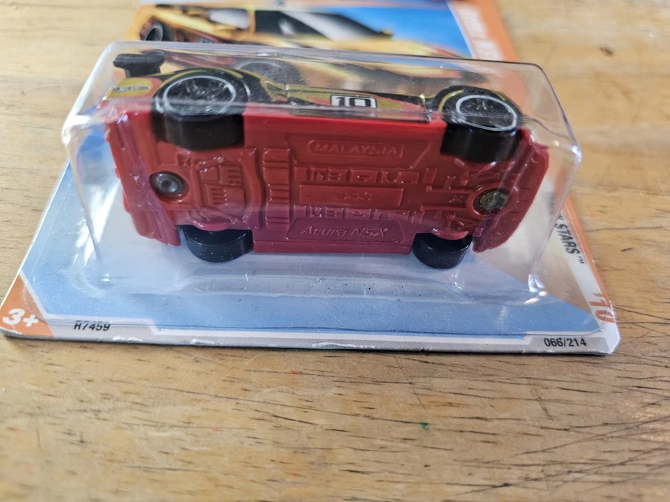 Hot Wheels Acura NSX, dorado; 2010 Track Stars Series 02/12 Foto 3 de 4