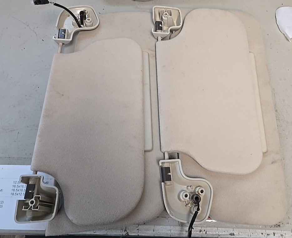 2005 Ford Expedition Sun Visor Set Driver Passenger