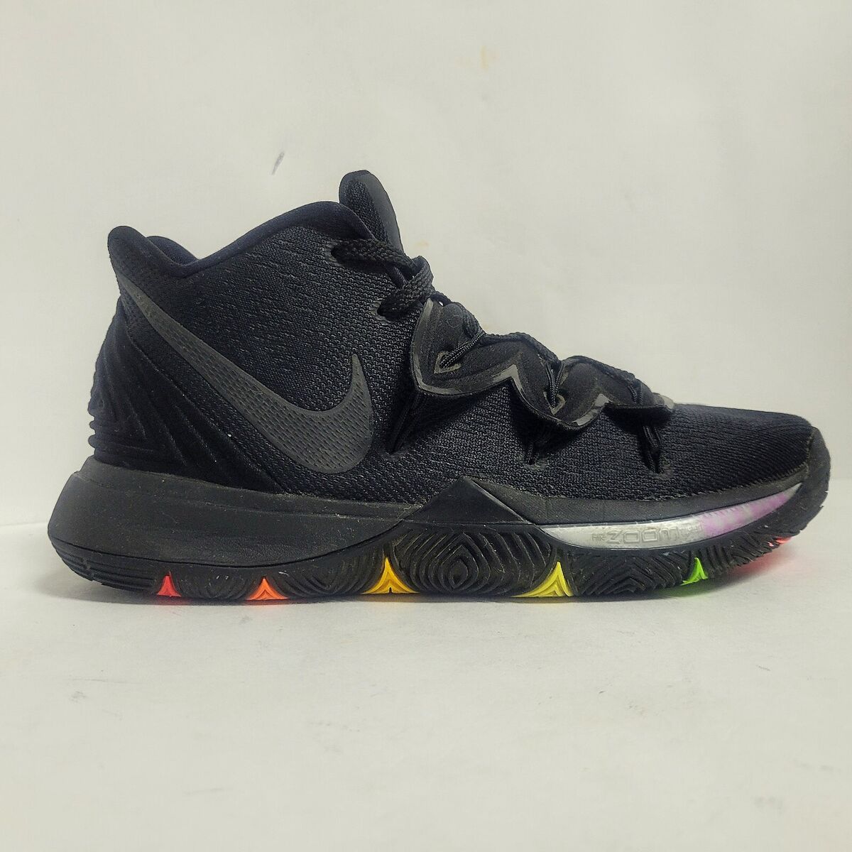 Nike Kyrie 5 Triple Black Rainbow Sole Basketball Shoes Nike Kyrie 5 Triple Black Rainbow Sole Basketball Shoes