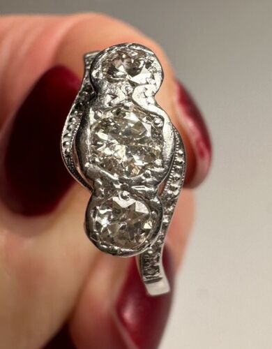 Stunning Vintage 3 Stone Diamond Ring in Platinum Size O 1/2 - Picture 7 of 15