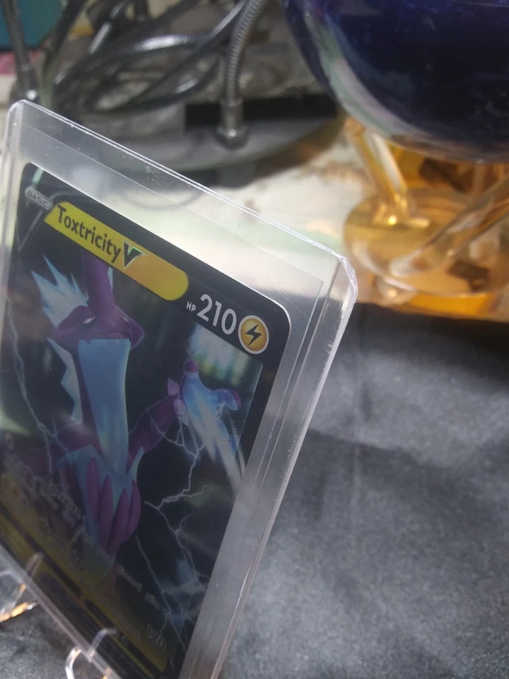 Toxtricity V SWSH017 SWSH: Sword & Shield Promo Cards Holo NM - Image 4 of 4
