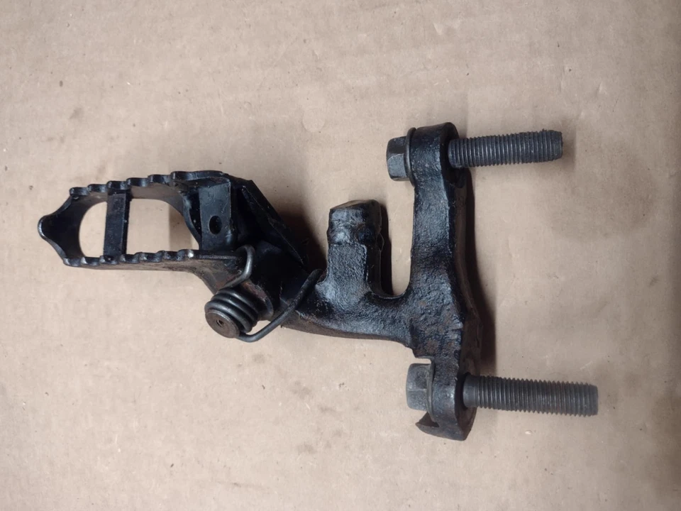 1997 Honda XR200R Footpegs, Mounts, and Bolts - Image 2 of 4