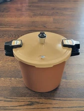 Presto Vintage Chick n Fryer Low Pressure Chicken Fryer - Excellent Condition 