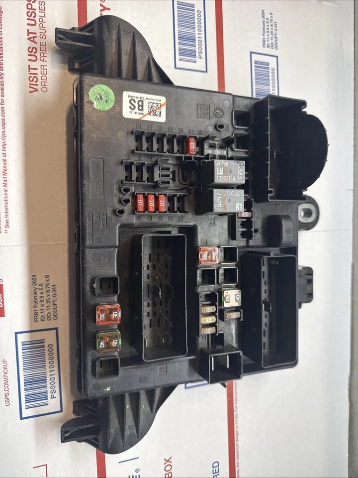 Unidad de conexión de relé de caja de fusibles Buick LaCrosse 2010-2011 módulo 25901661 476 2E6-B4 Foto 2 de 4
