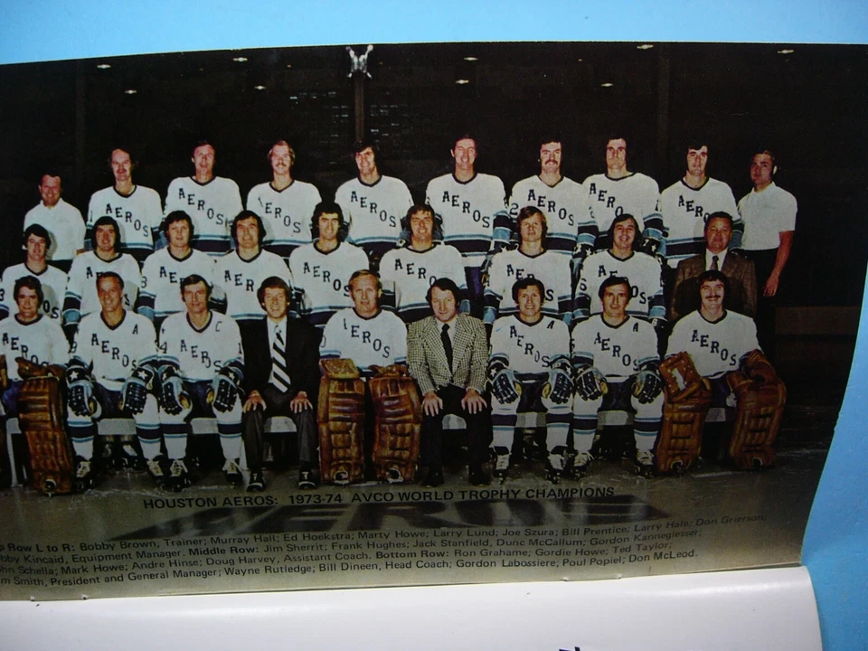 1974/75 WHA HOCKEY MEDIA GUIDE / FACT BOOK / YEARBOOK GORDIE HOWE BOBBY HULL - Image 3 of 4