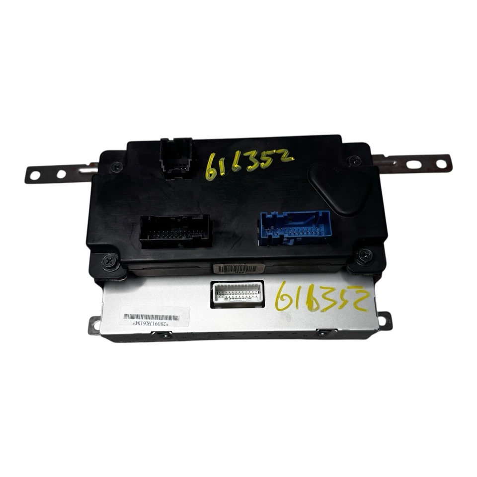 Pantalla de infoentretenimiento usada se adapta a: Infiniti QX56 2010 pantalla tablero con navegador Foto 4 de 4