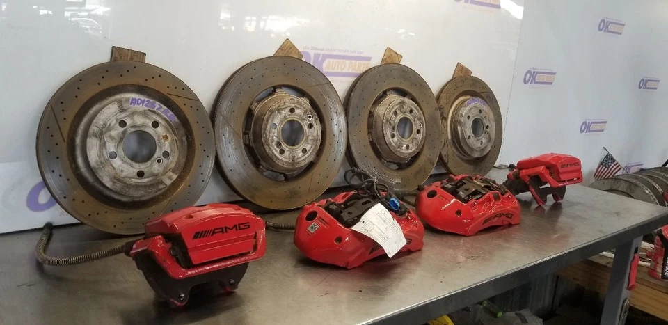 18 MERCEDES BENZ AMG C63S W205 BRAKE CALIPER SET WITH ROTORS FRONT AND REAR RED - Image 2 of 4