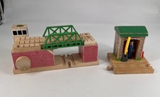 Vintage Thomas  Friends Wooden Railway Lifting Bridge  Conductor Shed, Read