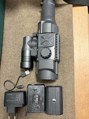 Pulsar FN455 mit Rusan Adapter Monokular Akku Ladegerät und Original Tasche