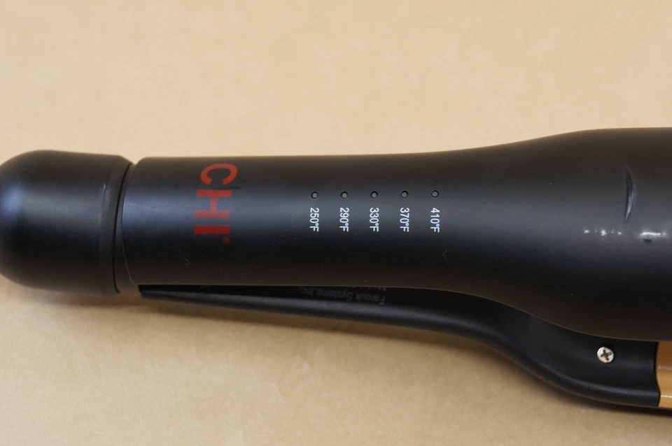 CHI Multi-Wave Styler - Hairstyles with Adjustable Barrel for Customizable Waves - Image 4 of 4