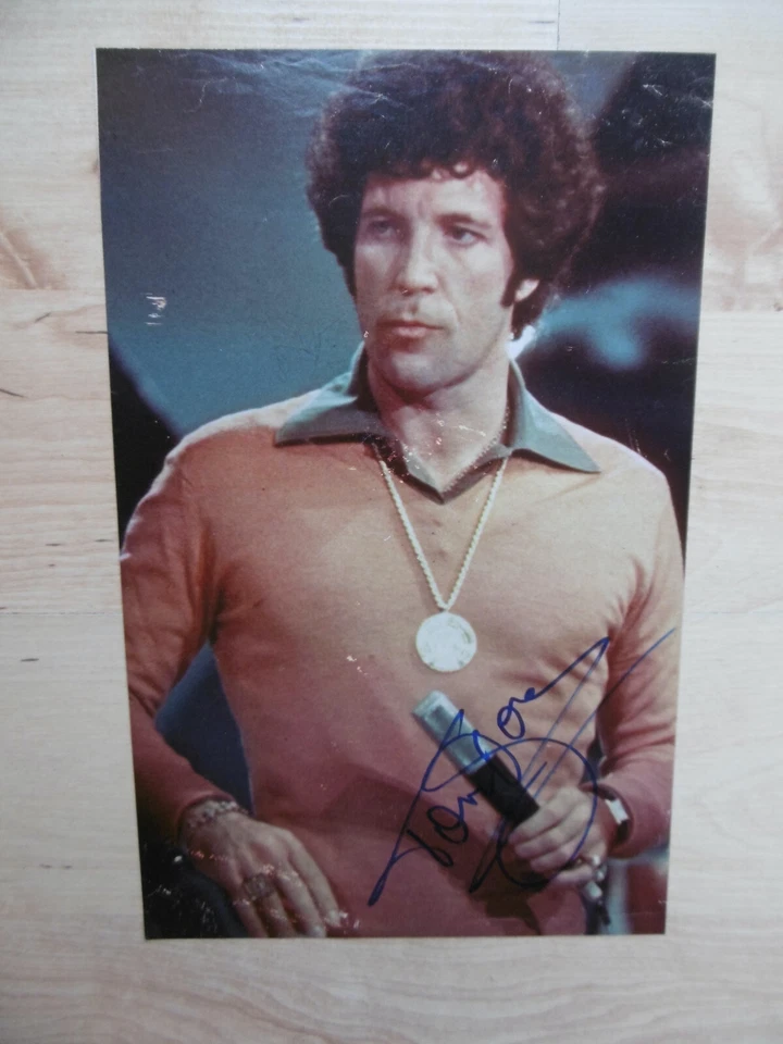 Tom Jones Autogramm signed 17x26 cm Magazinbild - Bild 1 von 1