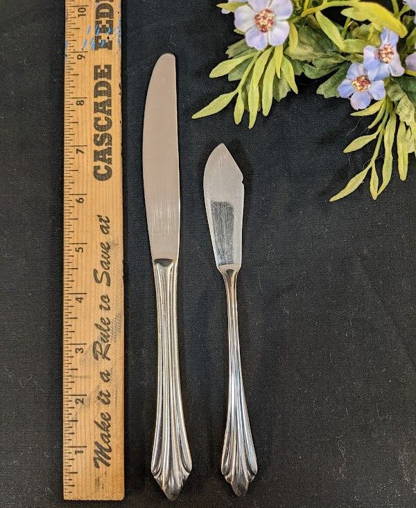 Lot 2 REED BARTON SARAJEVO Dinner & Butter Knife Stainless Replacement Pieces