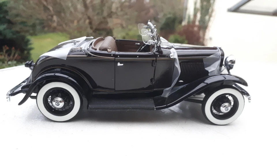 Danbury Mint 1932 Ford V8 DeLuxe Roadster, L.E. 1:24, mint in box - Bild 4 von 4