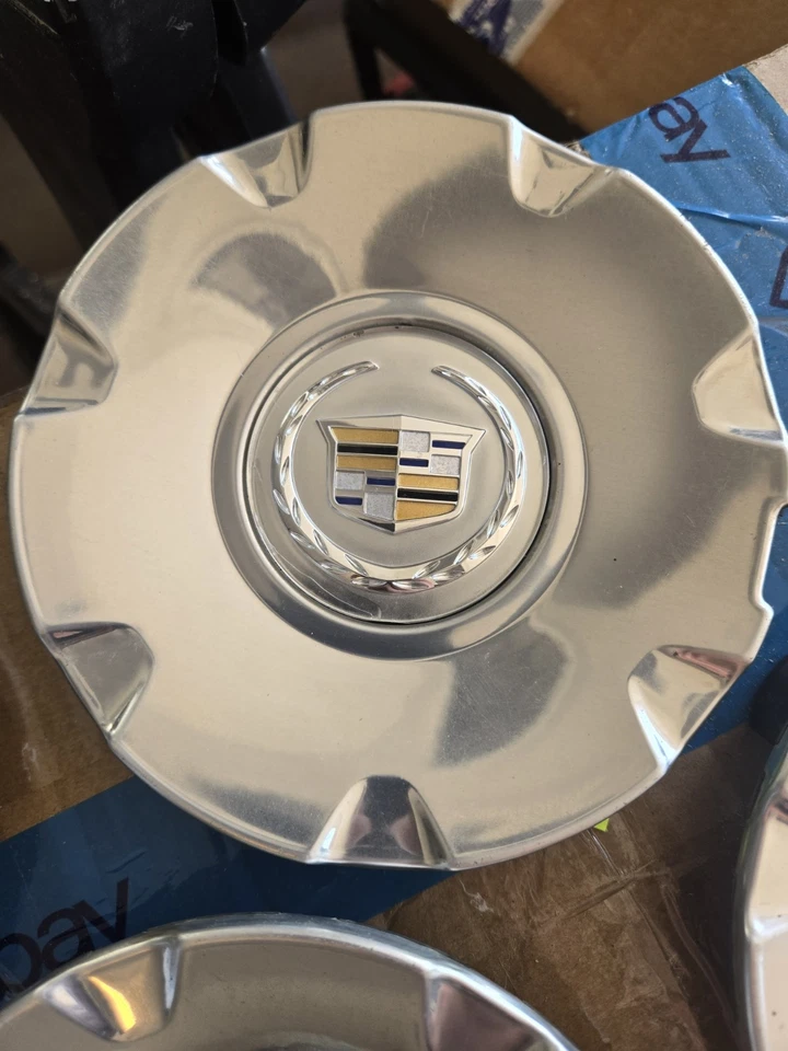 Juego de 4 tapacubos centrales de rueda cromados de 17" OEM 2005-2011 Cadillac STS  Foto 4 de 4