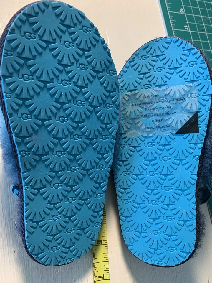 Zapatillas UGG para niños pequeños 9 cómodas talla azul cordero informales relajadas hogar esponjosas Foto 4 de 4