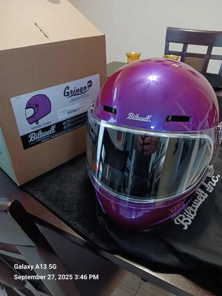 Casco completo de motocicleta de calle Biltwell Gringo Foto 3 de 4