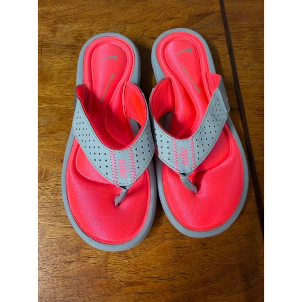 Nike Womens 5 Pink Grey Flip Flops Comfort Footbed Thong Sandals Athletic 2097