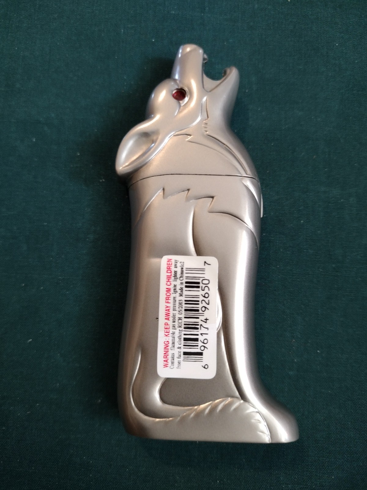 Vintage Novelty Butane Lighter Refilable   howling wolf  light grey case