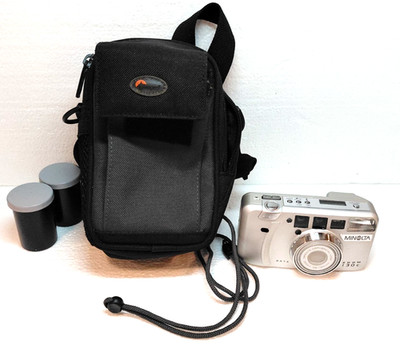 Minolta  Zoom 130c 35mm Film Point and Shoot Camera + Case & 2 rolls of film
