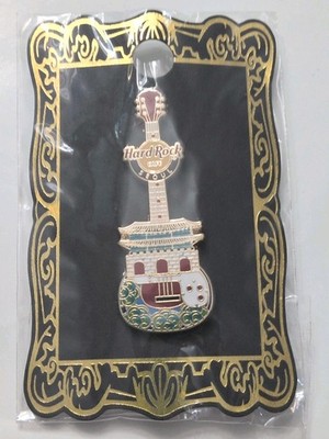 HARD ROCK CAFE SEOUL SOUTH KOREA HISTORIC CITY GATES GUITAR PIN # 86398