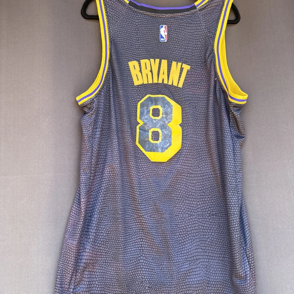 Camiseta Nike NBA Los Angeles Lakers Bryant Wish City Edition Mamba 50 M Foto 3 de 3