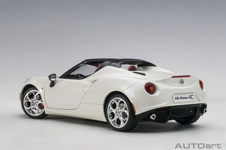 AUTOart Escala 1/18 Alfa Romeo 4C Blanco Diecast Coche Modelo Juguete Regalo Nuevo en Caja Foto 3 de 4