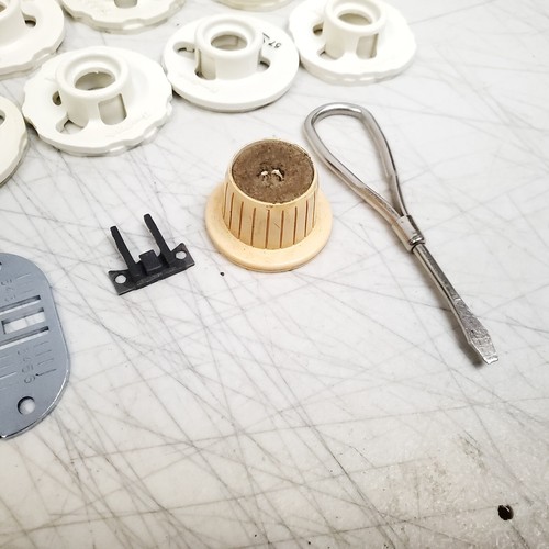 Singer Sewing Machine Accessories with Case Hat & Flexi-Discs Cams - Picture 6 of 9