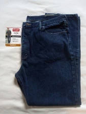 Wrangler Relaxed Fit Jeans Dark Wash Blue Mens Size 42x32 Brand New NWT