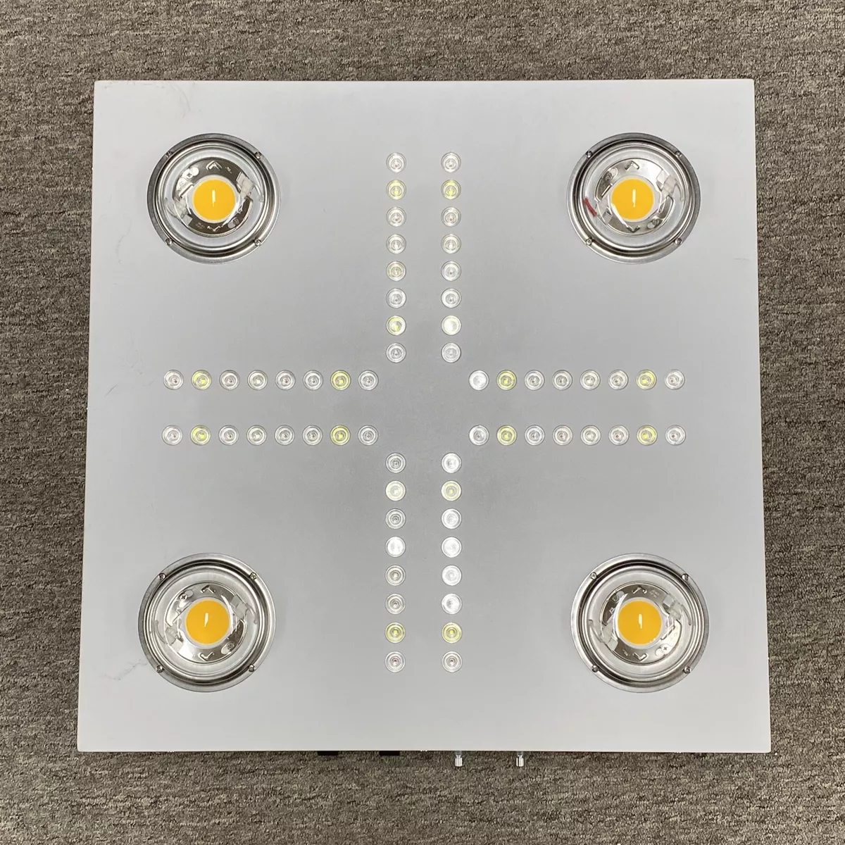 OPTIC 8+ LED グロウライト 3500k(開花専用) ブランドの通販・買取
